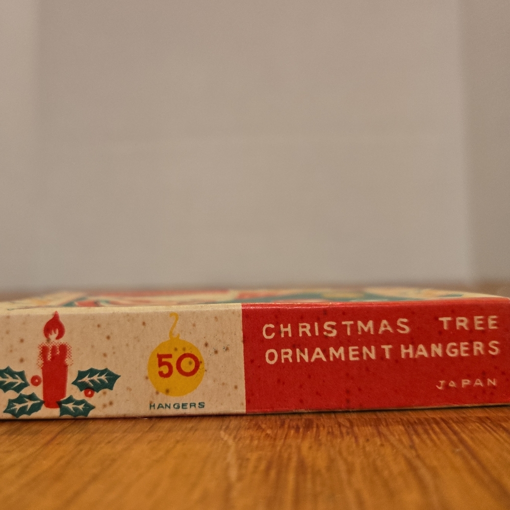 Mint Vintage 1950s Christmas Tree Ornament Hangers Box Santa Graphic– 50 Hangers - Picture 3 of 3